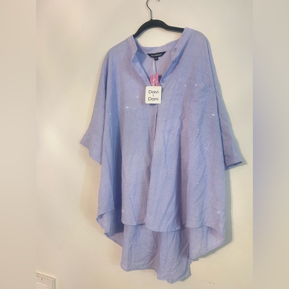 Davi & Dani Rhinestone
Pleat Back Short Sleeve
Loose Fit Shirt - Picture 6 of 12